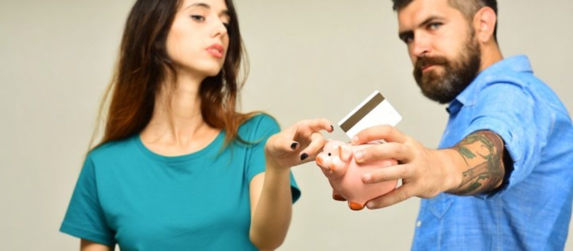 אלימות כלכלית בזוגיות - הכרה, הוכחה ודרכים לפעולה